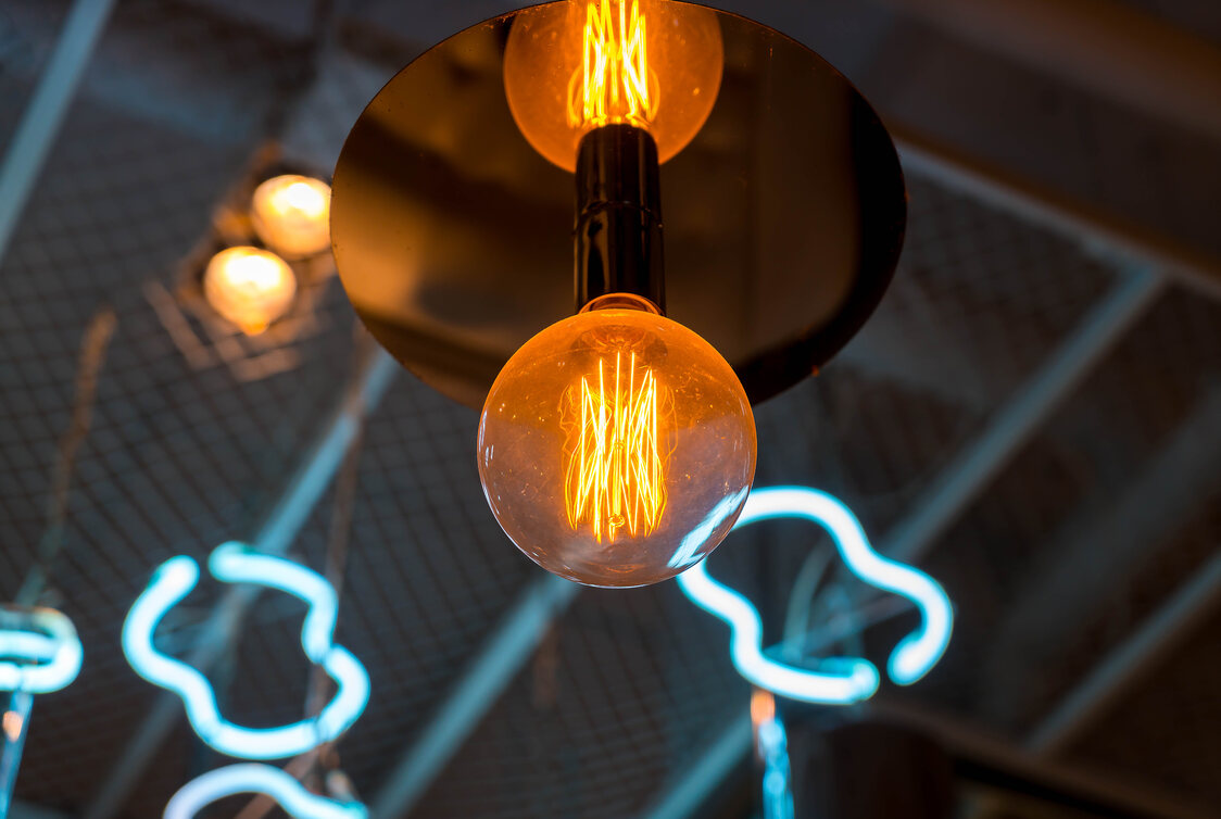 Bombillas decorativas de filamento encendidas